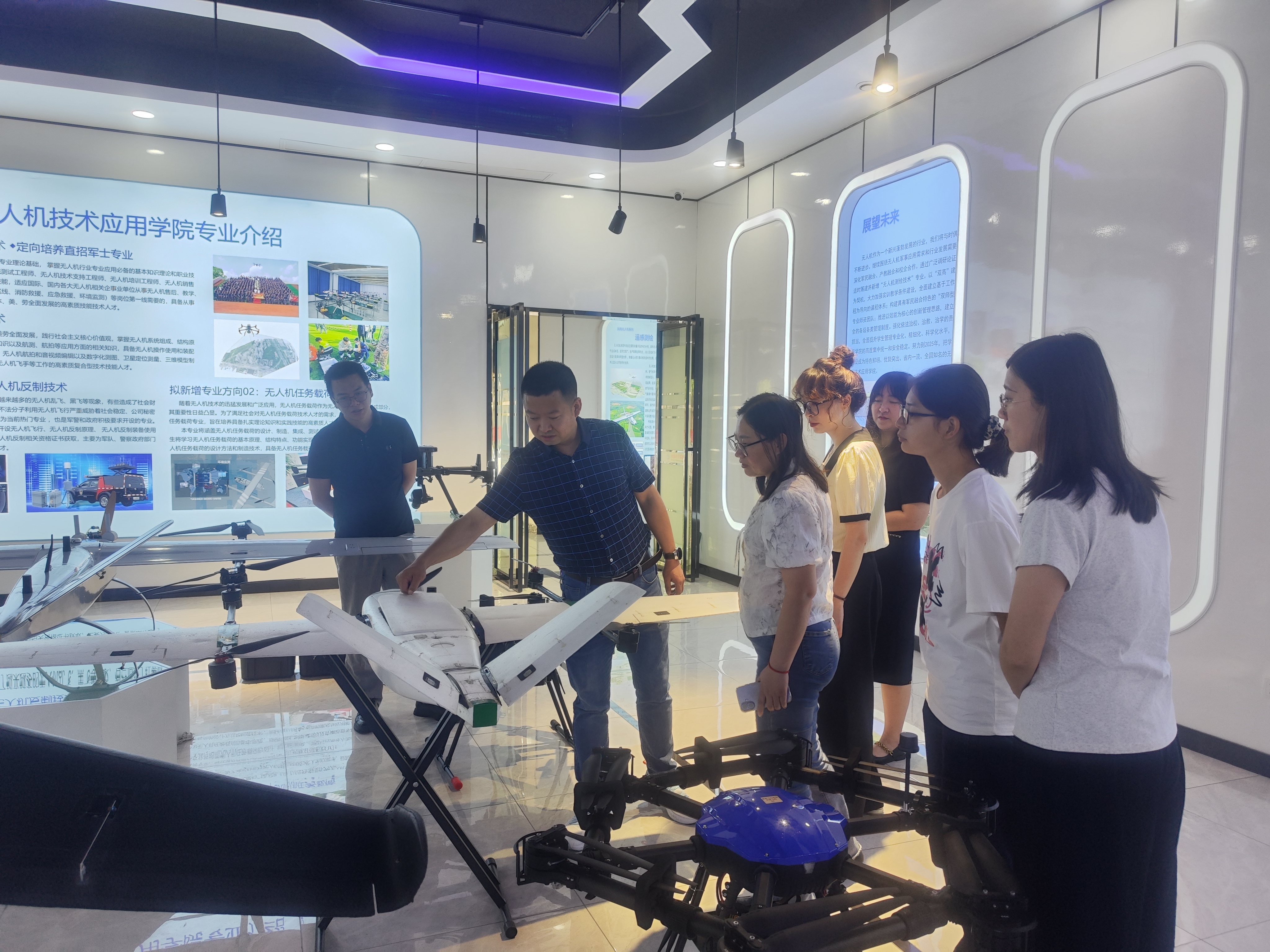 学习先进经验 促进专业高质量建设 ——6776永利集团赴武昌职业学院调研无人机应用技术专业建设