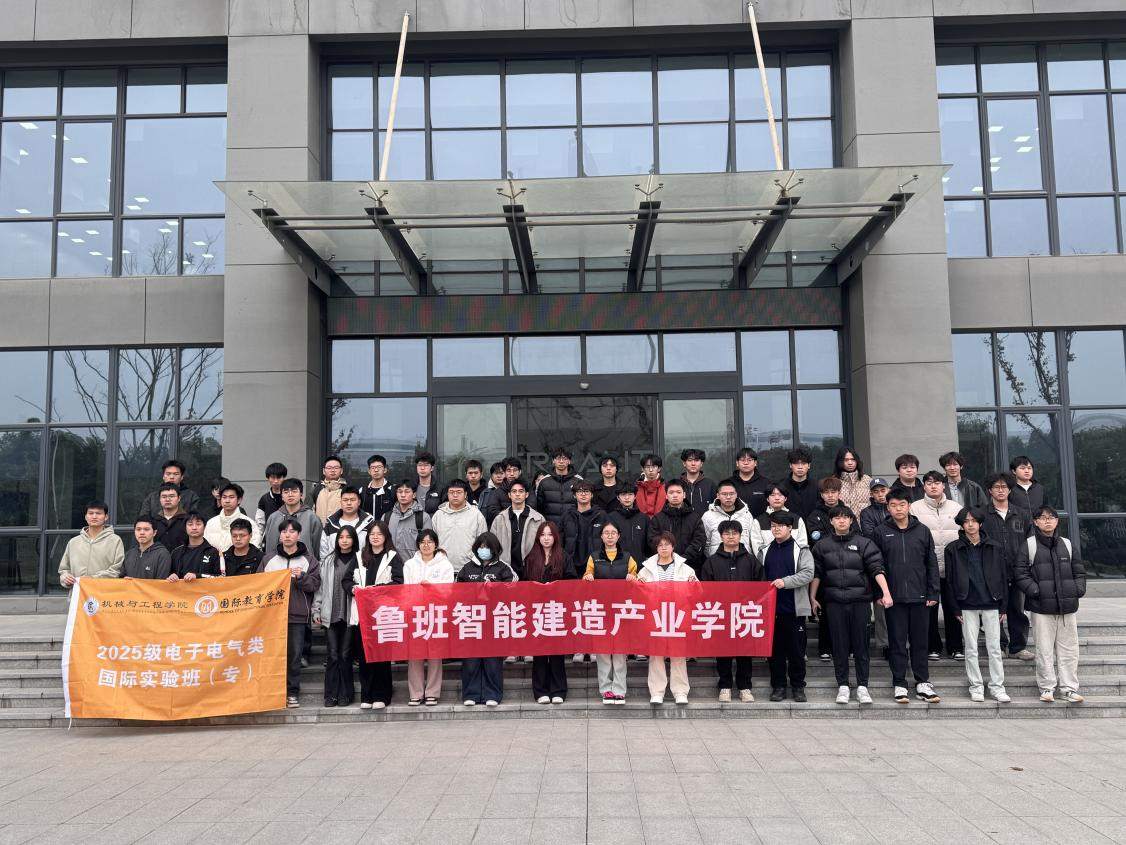 智造未来・筑梦三维 智能建造学生走进创想三维产业园 解锁 3D 打印技术新视界 —— yl6776永利集团与湖北城市建设职业技术学院联合开展产教融合研学行